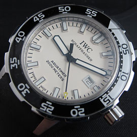 IWCアクアタイマー オートマティック2000，Swiss ETA 2836-2ムーブ搭載